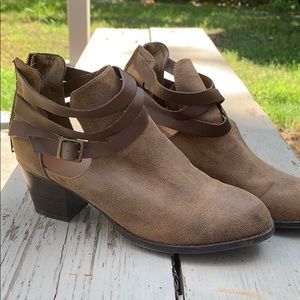 Dolcetta Brown Booties!!